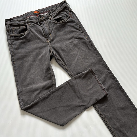 Tommy Bahama Gray straight leg Men's Jeans. Size 33 x 32 - Picture 2 of 16